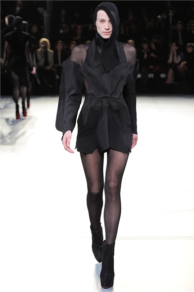 Smartologie: Thierry Mugler Fall 2012 - Paris Fashion Week
