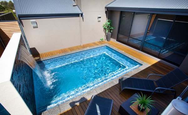 Rumah minimalis dengan kolam renang kecil