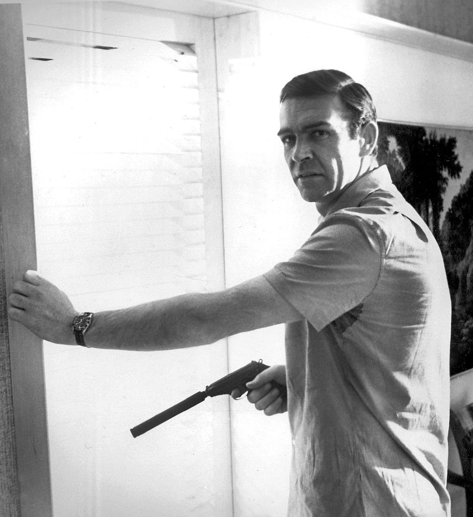 Sean-Connery-as-James-Bond-wearing-Rolex-Submariner.jpg