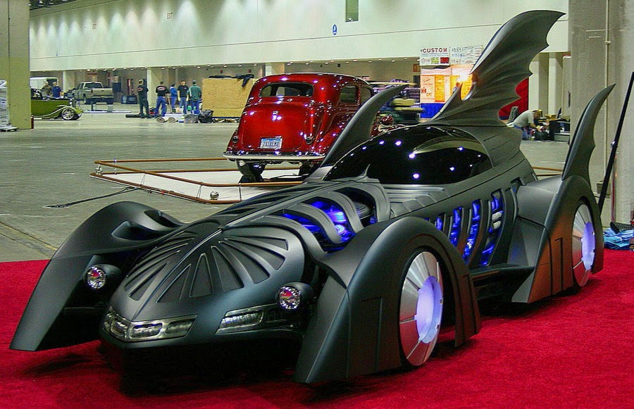 09-Batmobile-2-Bobby-Causey-Hyper-Realistic-Sculptures-www-designstack-co