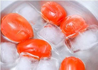 put-tomatoes-into-the-cold-water