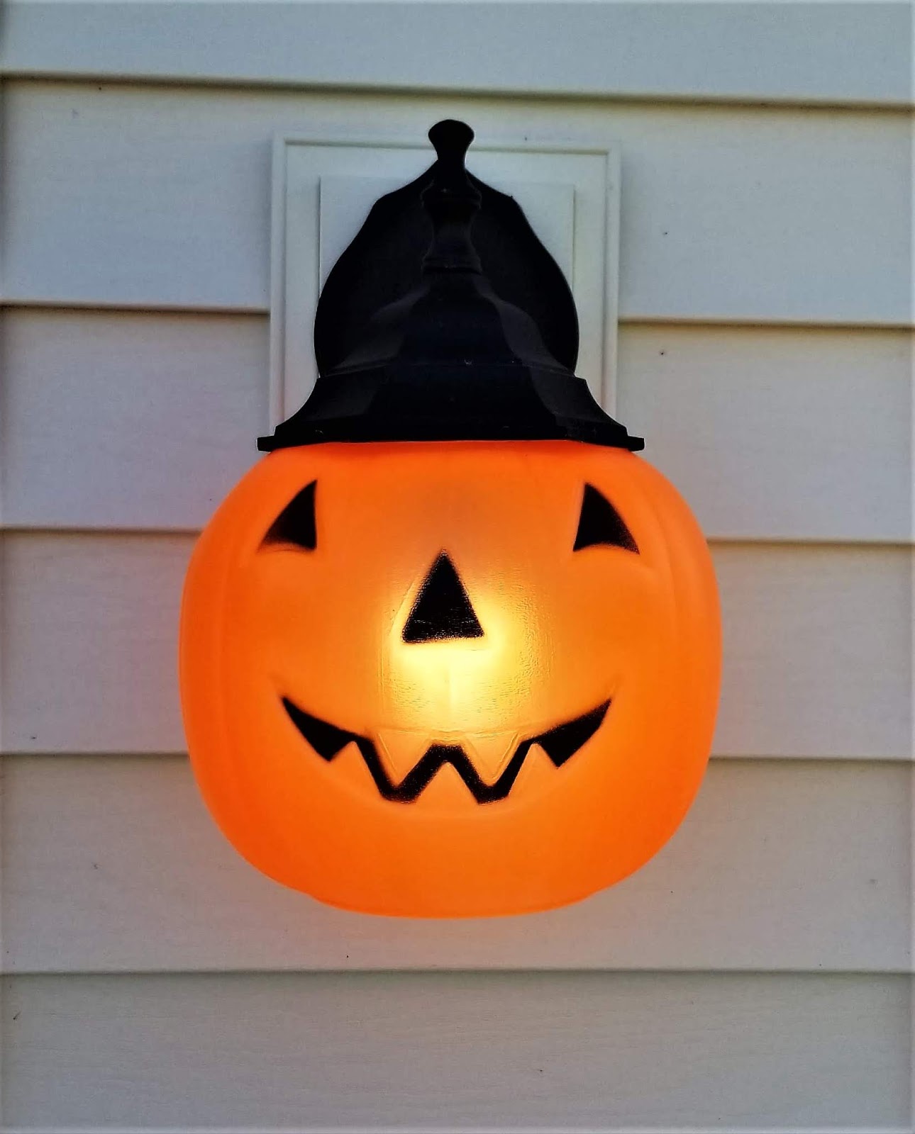 Once Daily DIY Halloween Pumpkin Bucket Light