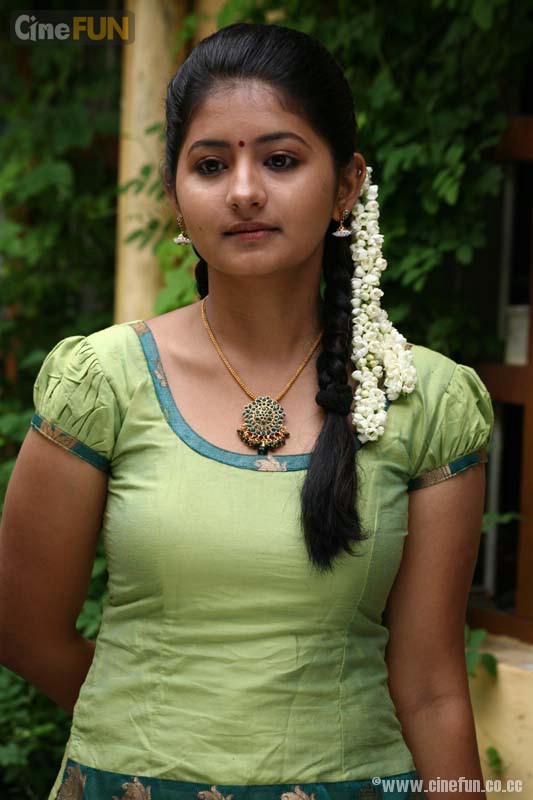 http://2.bp.blogspot.com/-ivKLC58XLHE/TWH-1xIc67I/AAAAAAAAFq8/NklYrE-BP6w/s1600/Reshmi-Menon-at-Thaeneer-Viduthi-Movie-Stills+%252810%2529.jpg