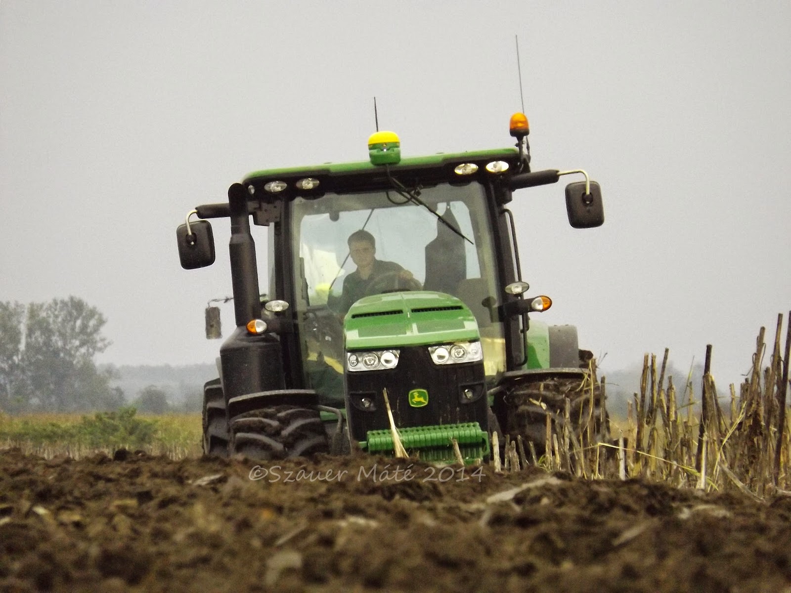 ..Mezőgépek..: Szántás 8330 & 8335R