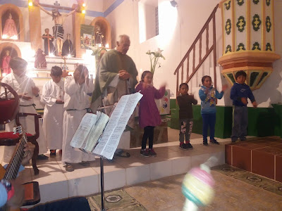 festlicher Gottesdienst in Esmoraca Bolivien