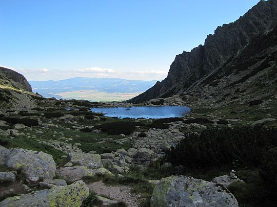 Staw nad Skokiem (słow. pleso nad Skokom, niem. Skoksee, węg. Szkok-tó; 1801 m n.p.m.). Staw nad Skokiem (słow. pleso nad Skokom, niem. Skoksee, węg. Szkok-tó; 1801 m n.p.m.).