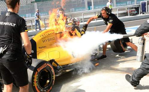 Mobil-K.Magnussen-terbakar-MalaysiaGP-16 Mobil-K.Magnussen-terbakar-MalaysiaGP-16