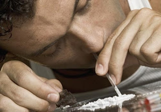 Universidade pede voluntários para snifar cocaína 
