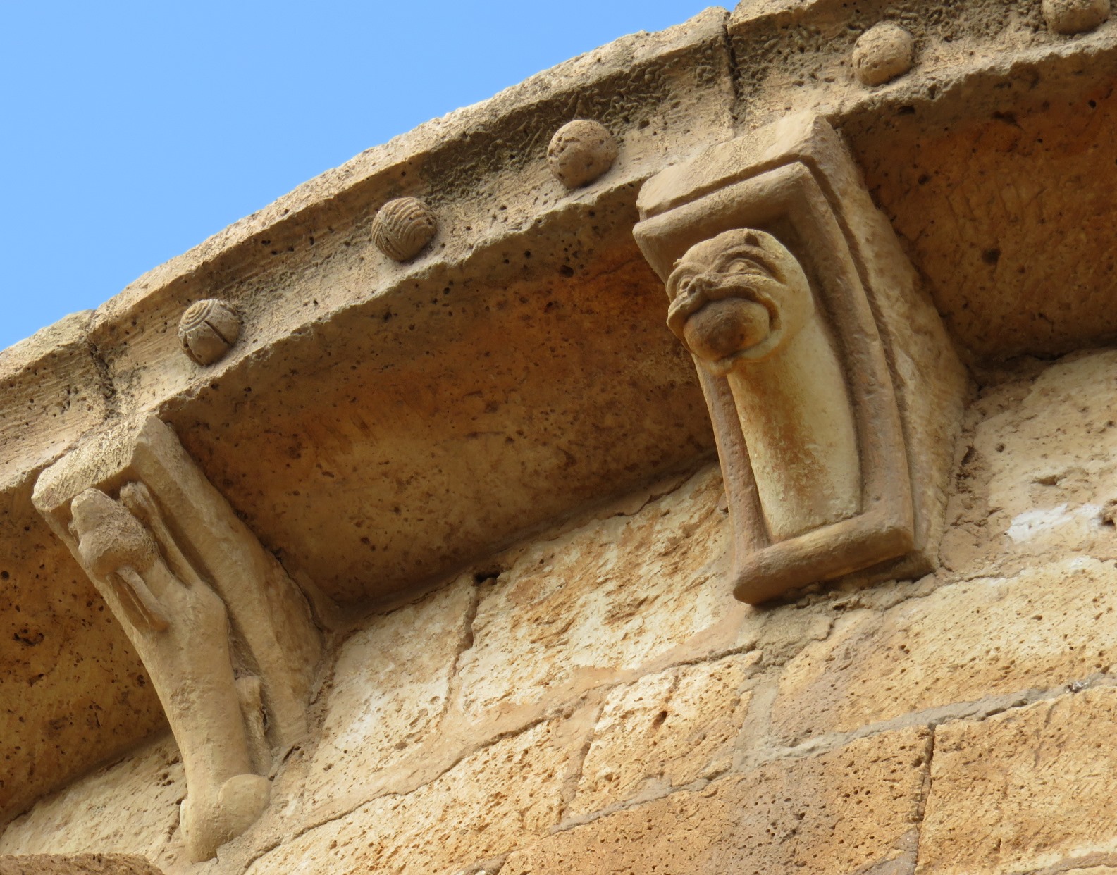 Tierras de Burgos Desolación en San Martín de Villahizán de Treviño