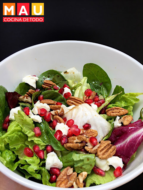 ensalada facil semillas de granada queso de cabra espinacas rapida