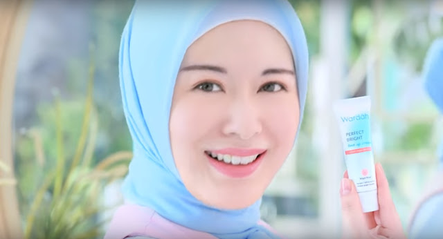 Cewek Korea Hijab Cantik Iklan Wardah: Perfect Bright Tone Up Cream