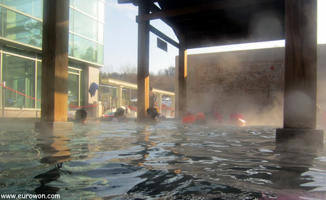 Baños calientes exteriores del balneario Termeden
