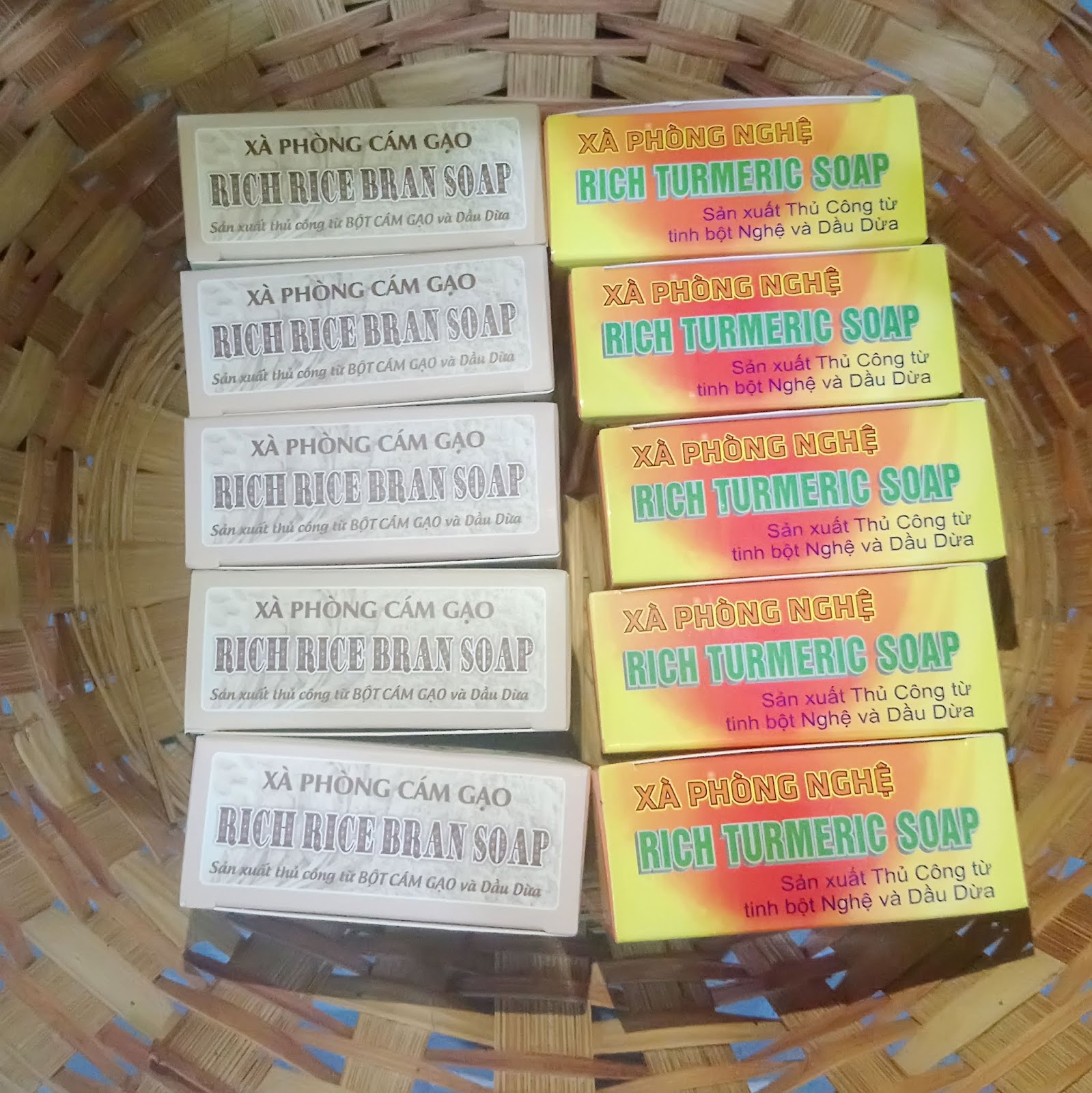 Souvenirs Vietnam Handmade Coconut oil & Turmeric soap 100g