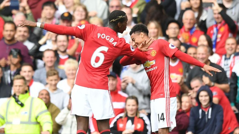 Manchester United dipaksa bermain imbang Manchester United dipaksa bermain imbang