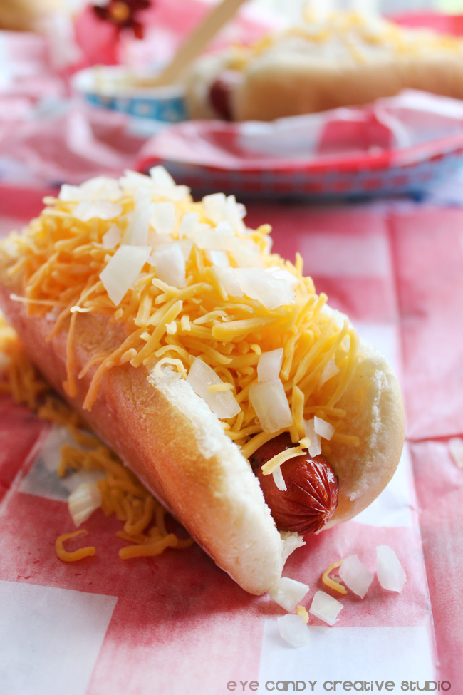 step by step on how to make a Cincinnati style coney dog, diced onions