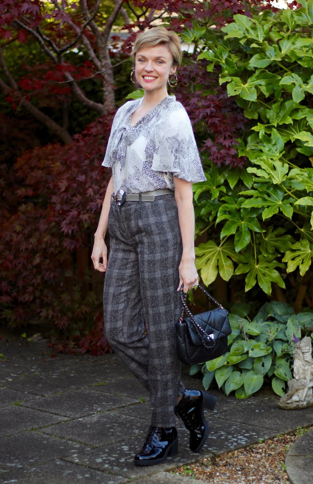Mixing patterns | Grey Autumn Work Outfit | Fake Fabulous