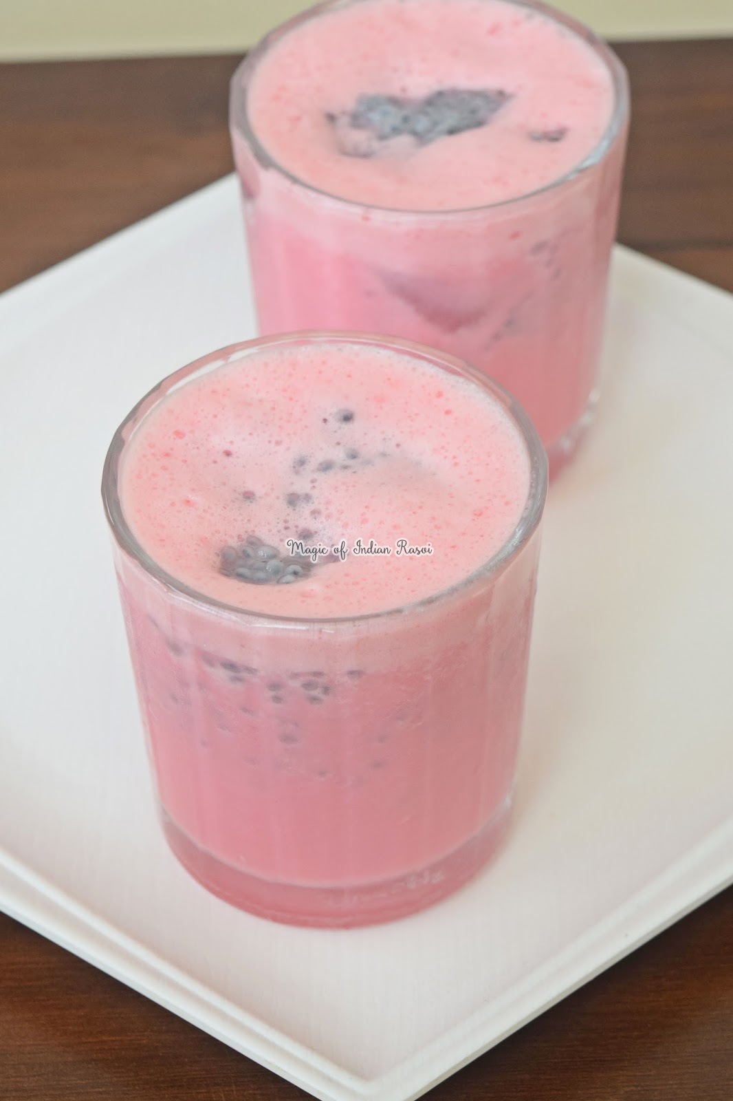Watermelon & Strawberry Delight Drink Recipe - तरबूज और स्ट्रॉबेरी डिलाईट रेसिपी - Priya R - Magic of Indian Rasoi