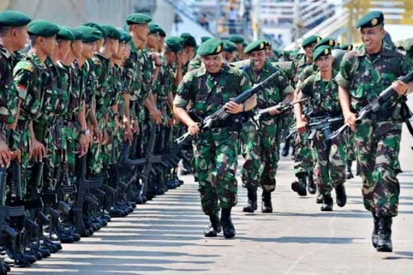 TNI kirim Batalyon 413 Divisi 2 Kostrad  kawal perbatasan 