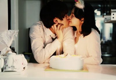 بعد احتفال أيا من الشريكين بعيد ميلاد الآخر : 