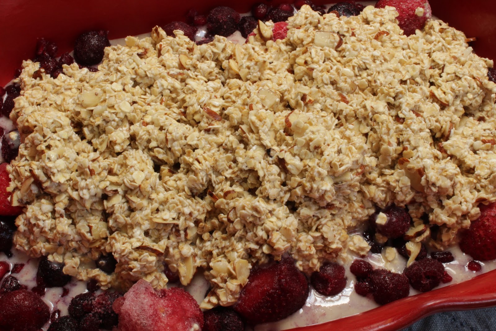 Easy like Sunday morning (Baked Oatmeal with Berries and Almonds) My