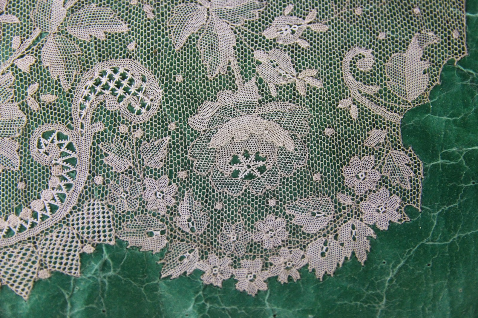 коклюшечное балахнинское кружево. кружева город. елецкое кружево музей. вологодское кружево коклюшечное. вологодское кружево.