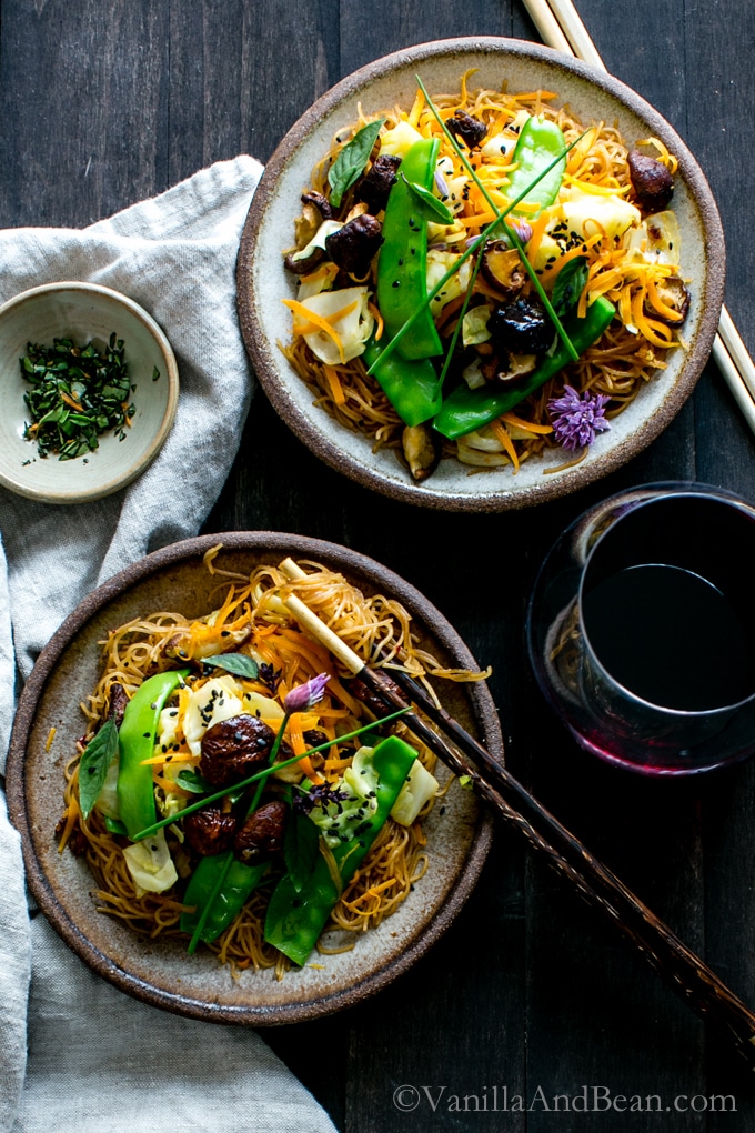 THáí GíNGER áND GáRLíC NOODLE BOWL Healthy Food Recipes