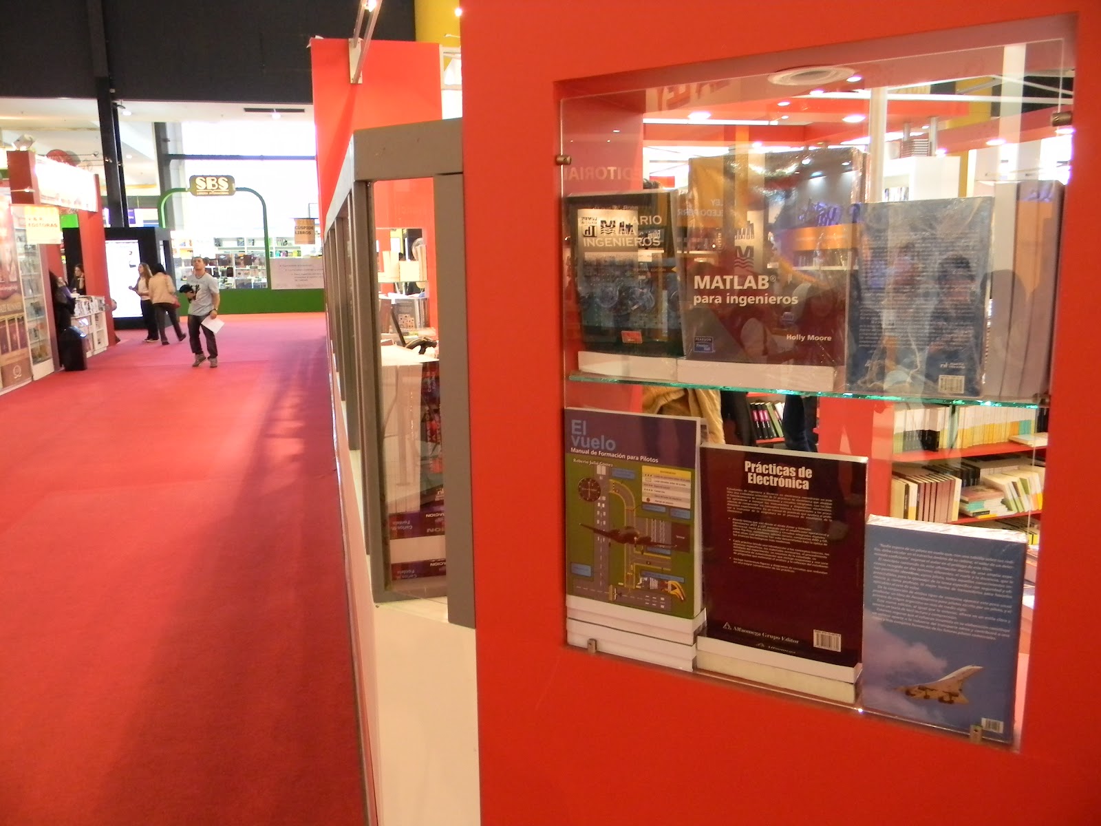 Feria del libro 2014 - Estand Cúspide Libros