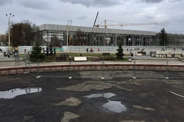ВДНХ, площадь Промышленности, фонтан, реконструируемый павильон № 57