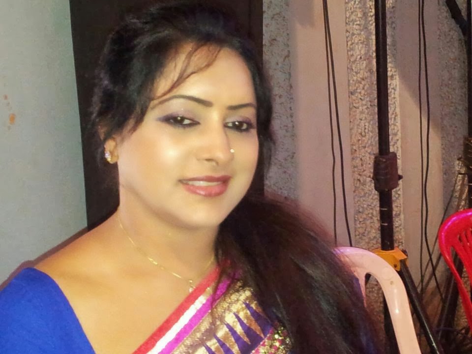 Mg Sreekumars Wife Lekha Sreekumar Hot Photos In Saree Mallufun Com .official watch onam special puliyinchi curry : mg sreekumars wife lekha sreekumar hot