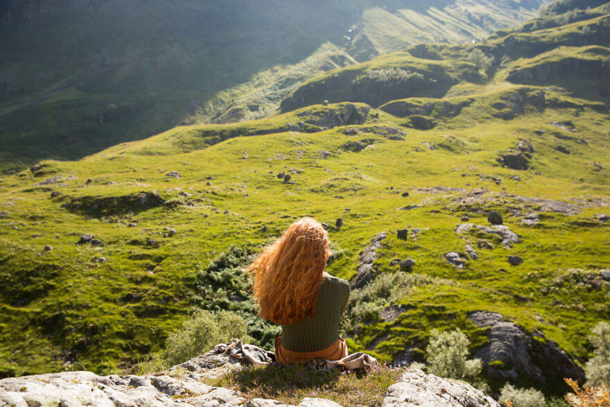 30 Stunning Pictures From All Over The World That Prove The Unique Beauty Of Redheads - Kirstie Overlooking The Scottish Highlands Of Glencoe