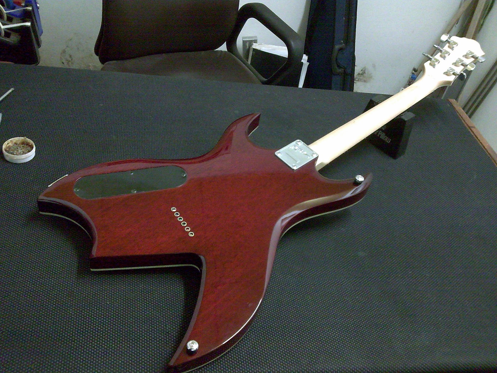 Membaiki alatan muzik : BC Rich Bich Masterpiece