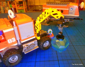 LEGO City Arctic set 60035 crane in action