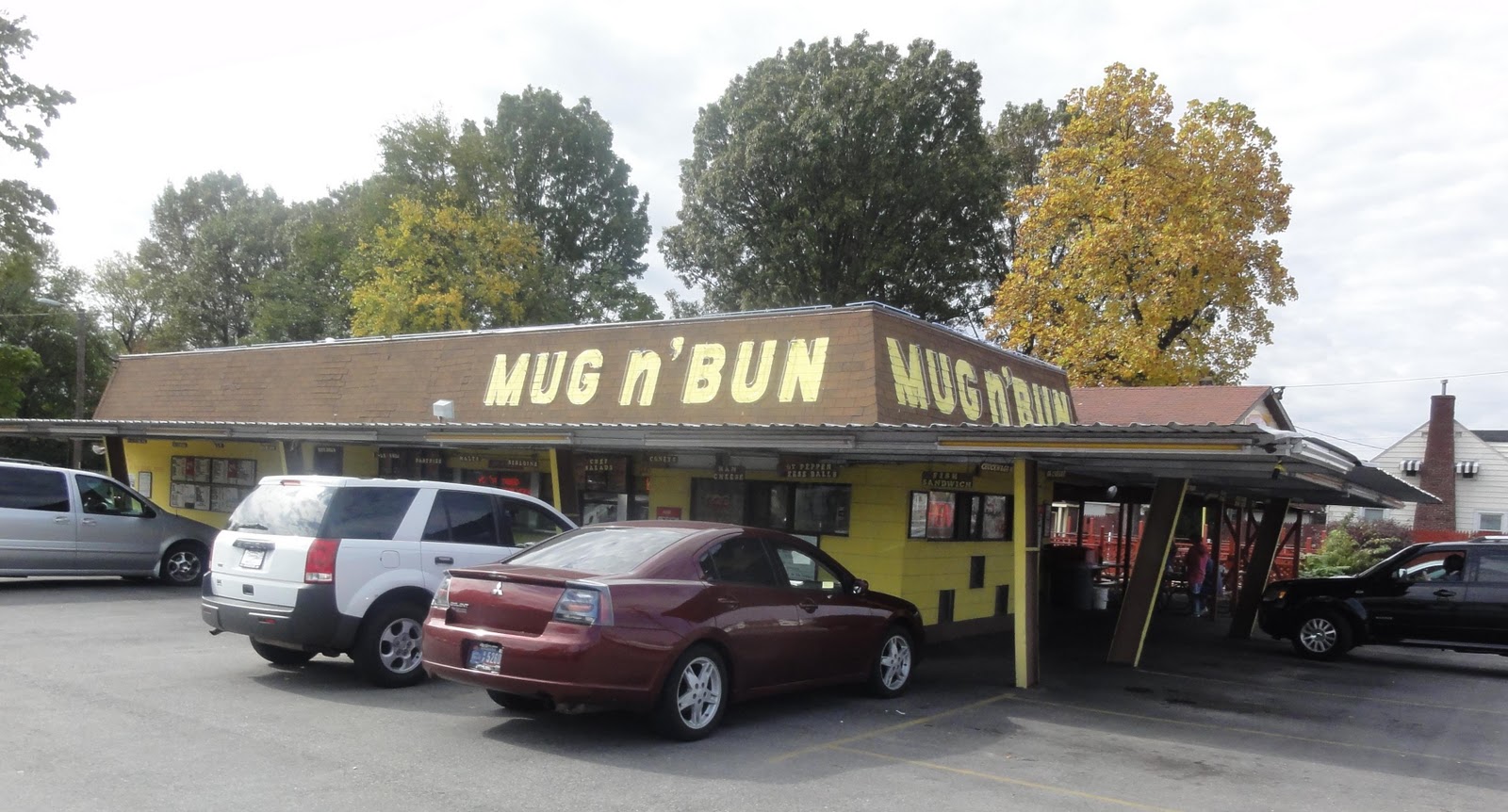 Indianapolis Restaurant Scene Mug n Bun
