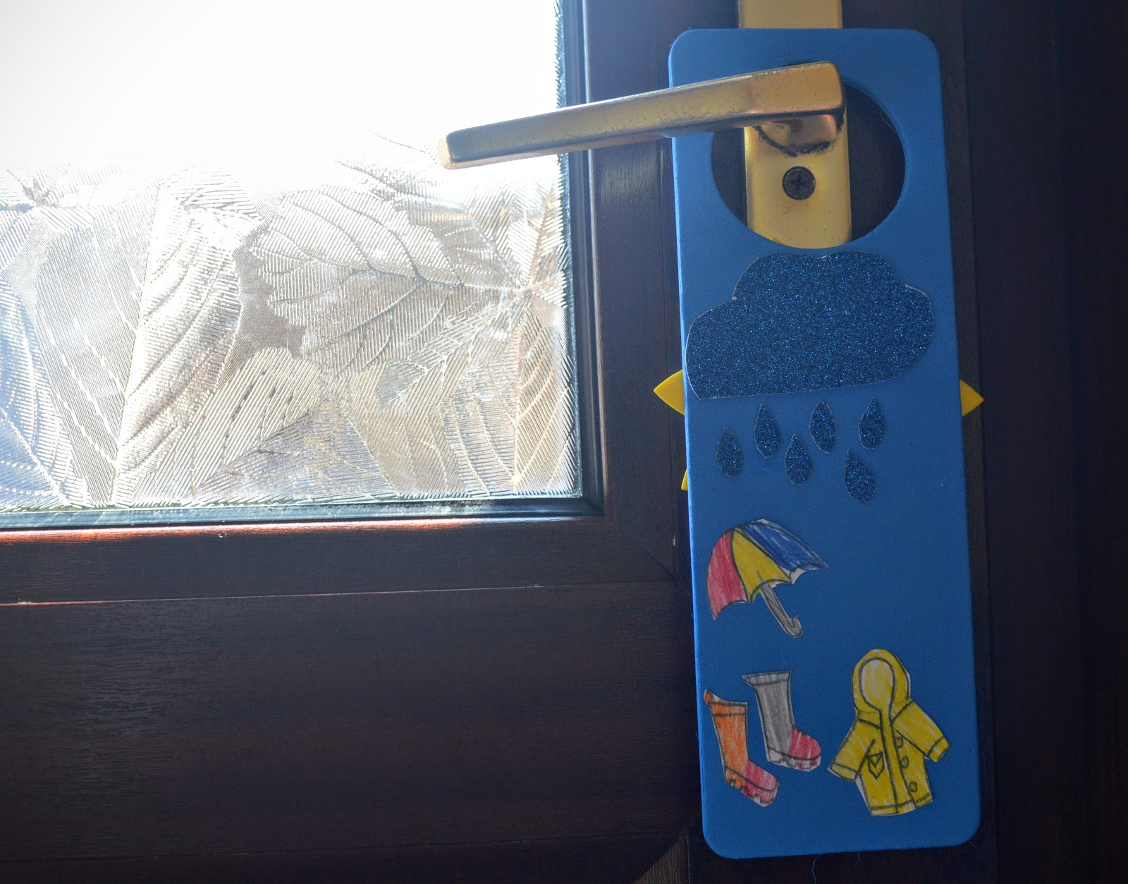 , A Sunny and Rainy Day Weather Door Hanger Craft