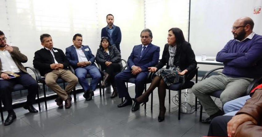 MINEDU pide a Directores Regionales de Gestión Pedagógica que respalden a los maestros líderes e innovadores que quieren hacer cambios - www.minedu.gob.pe MINEDU pide a Directores Regionales de Gestión Pedagógica que respalden a los maestros líderes e innovadores que quieren hacer cambios - www.minedu.gob.pe