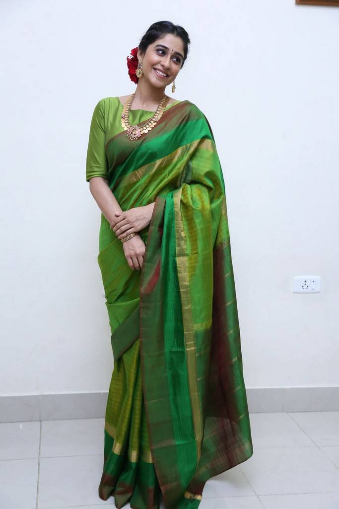 Regina Cassandra Stills At Shankarabharanam Awards 2017 In Green Saree