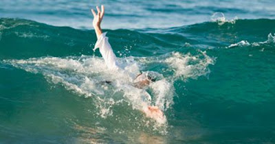 انفاذ طفل من الغرق عبر سحبة بسنارة صيد