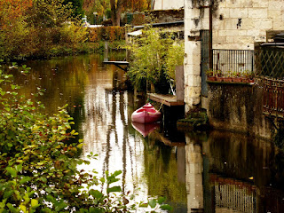 Looking at a canoe on the river Indre at Loches