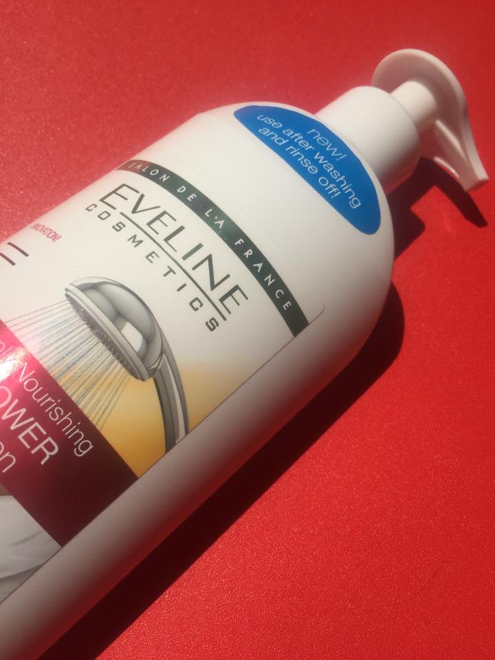 Lolin svet Eveline Cosmetics InShower Body Lotion 3 in 1