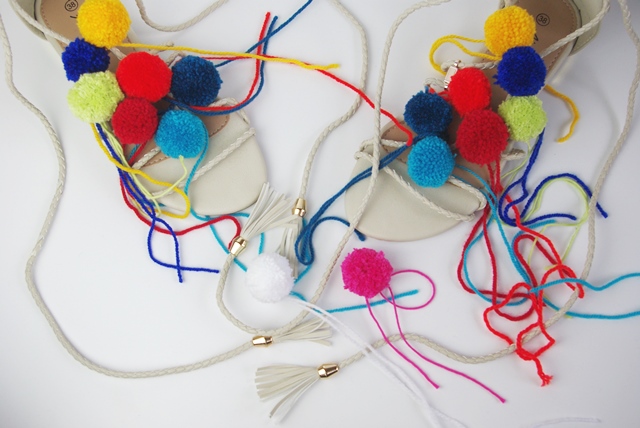 DIY PomPom Sandalen DIY PomPom Sandalen