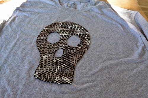 iLoveToCreate Blog: Sequin Skull T-Shirt