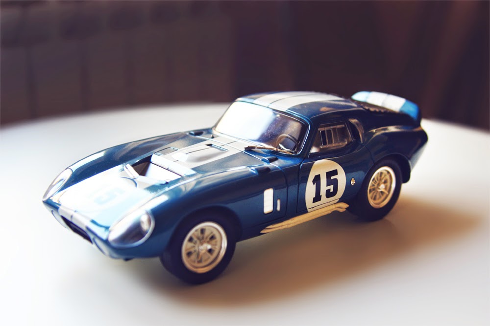 1/18 Yat Ming/Road Signature 1965 Shelby Cobra Daytona Coupe