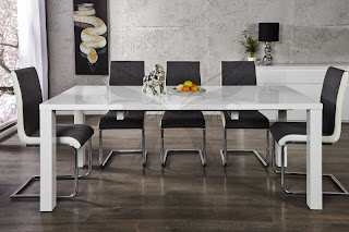 Luxusný biely rozťahovací stôl do kuchyne alebo jedálne v lesklom prevedeni