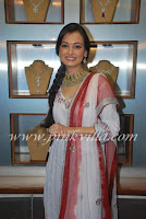 Dia, Mirza, Went, To, Golecha, Jewellers, Store