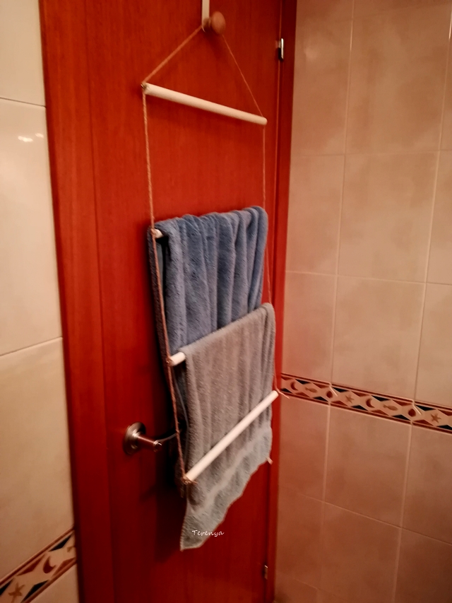 como-hacer-toallero-escalera-reciclando