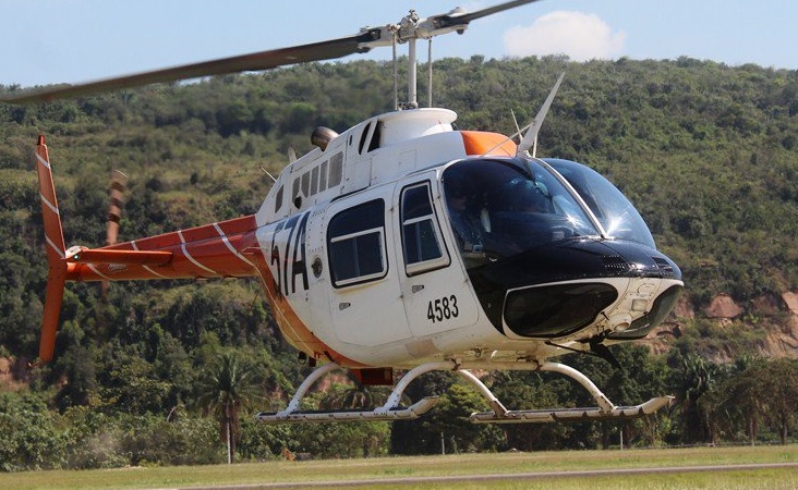 oficiales latinoamericanos celebran su vuelo solo en helicópteros th