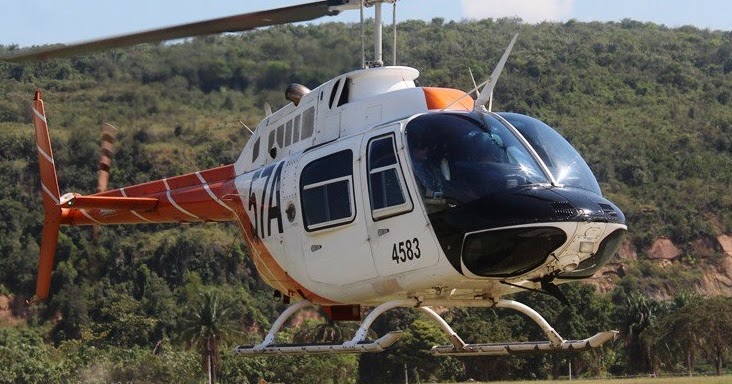 oficiales latinoamericanos celebran su vuelo solo en helicópteros th