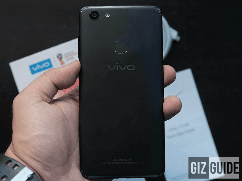 The Vivo V7 has a sleek and premium feeling design