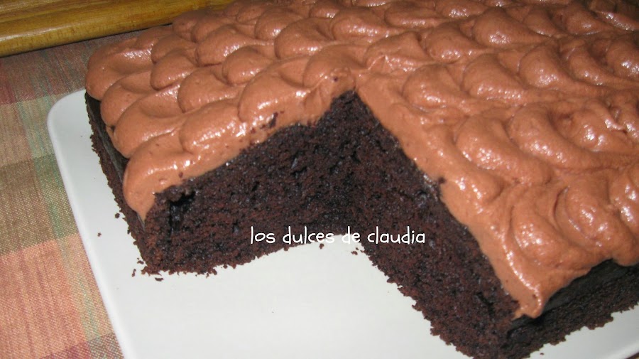 Bizcocho de chocolate con crema agriq
