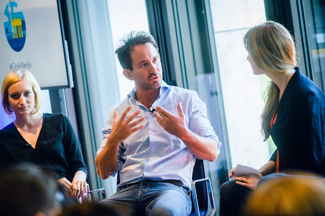 Foto vom Panel mit Dokumentarfilmer und Fotograf Marcel Mettelsiefen